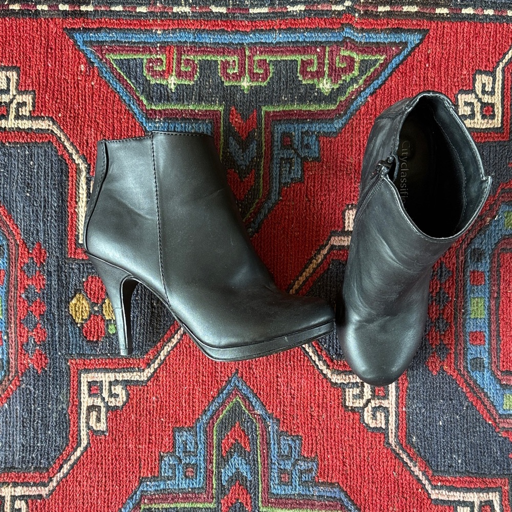 CityCalssified Black Ankle Heeled Booties